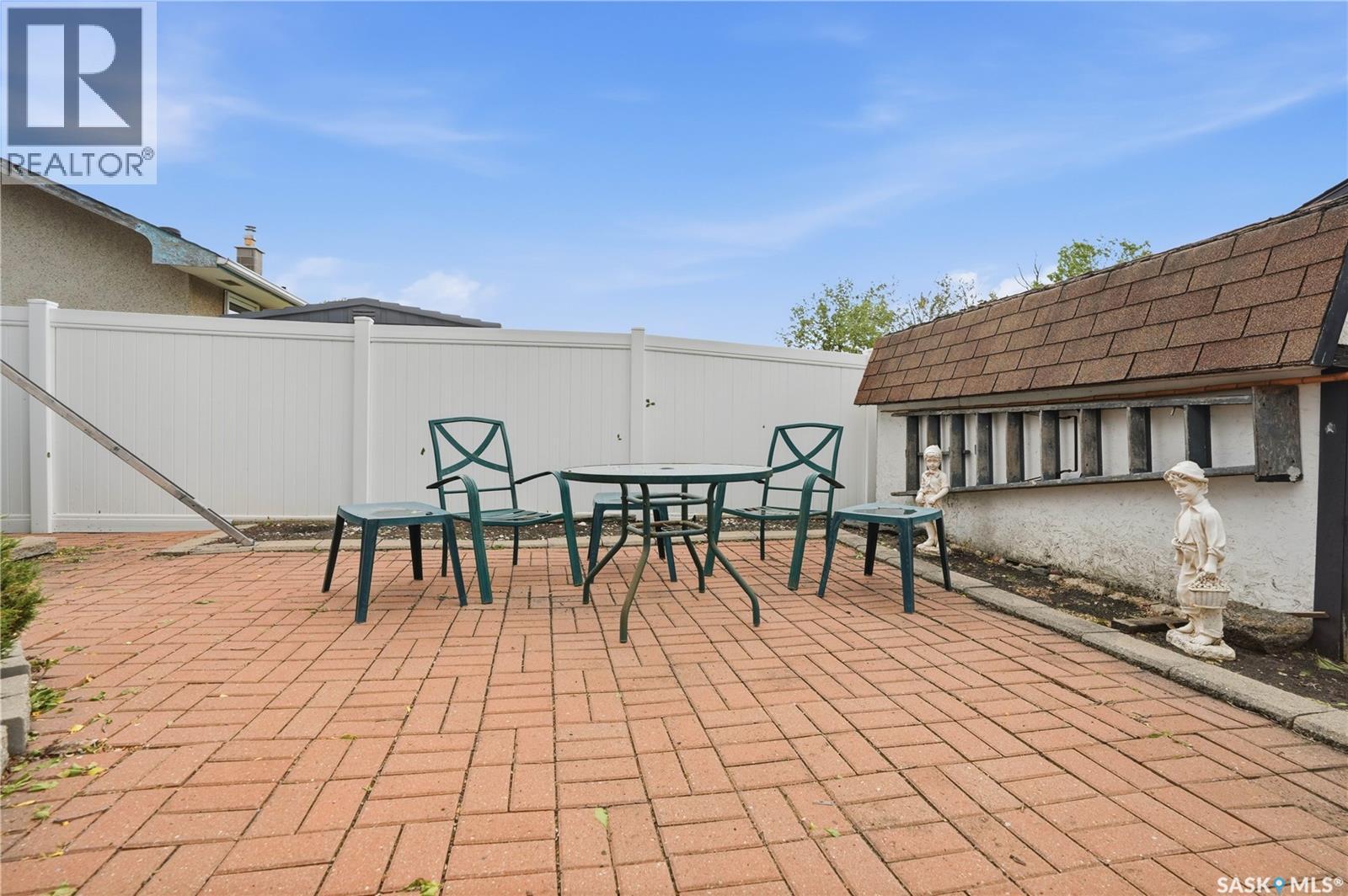 83 FUHRMANN CRESCENT - 40