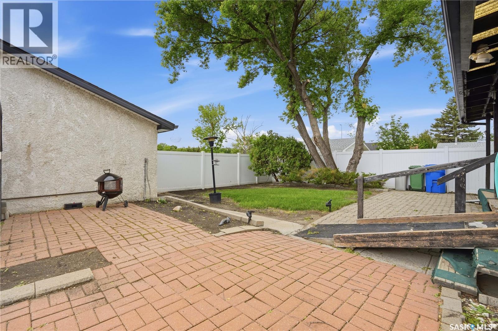 83 FUHRMANN CRESCENT - 42