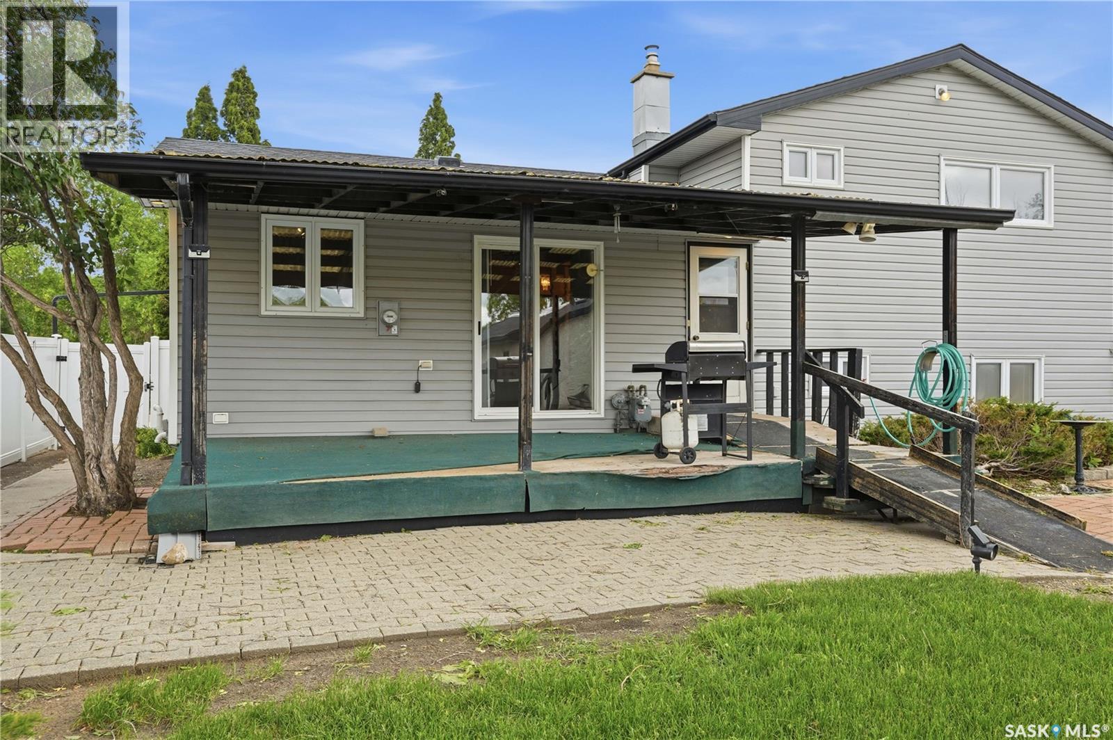 83 FUHRMANN CRESCENT - 43