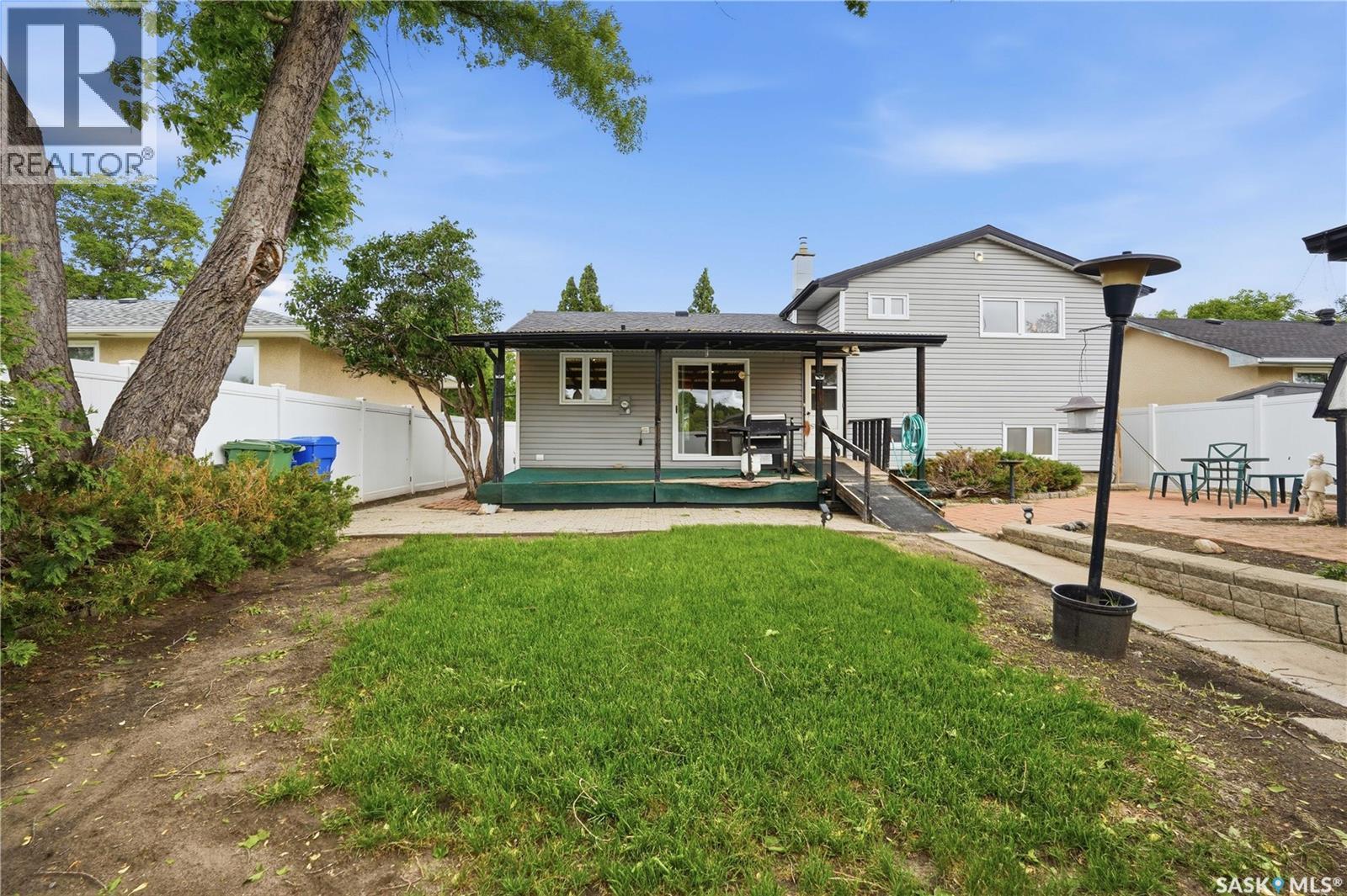83 FUHRMANN CRESCENT - 44