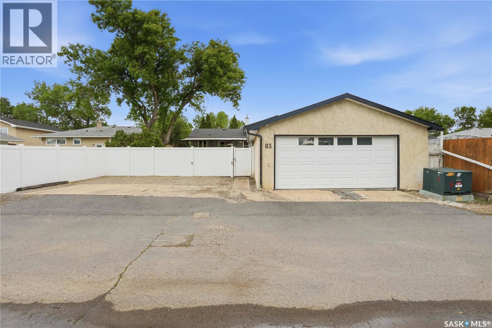 83 FUHRMANN CRESCENT - 46