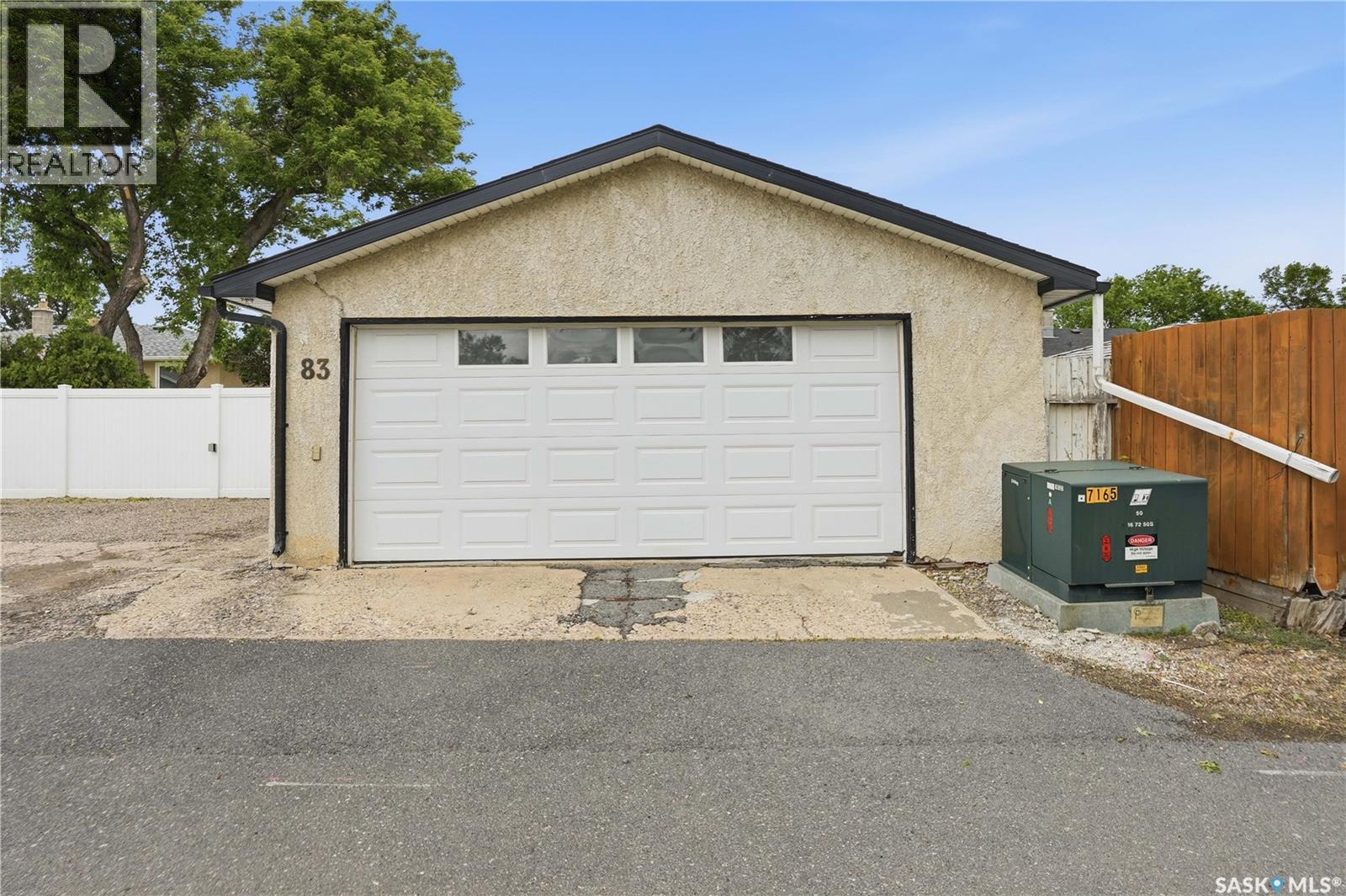 83 FUHRMANN CRESCENT - 47