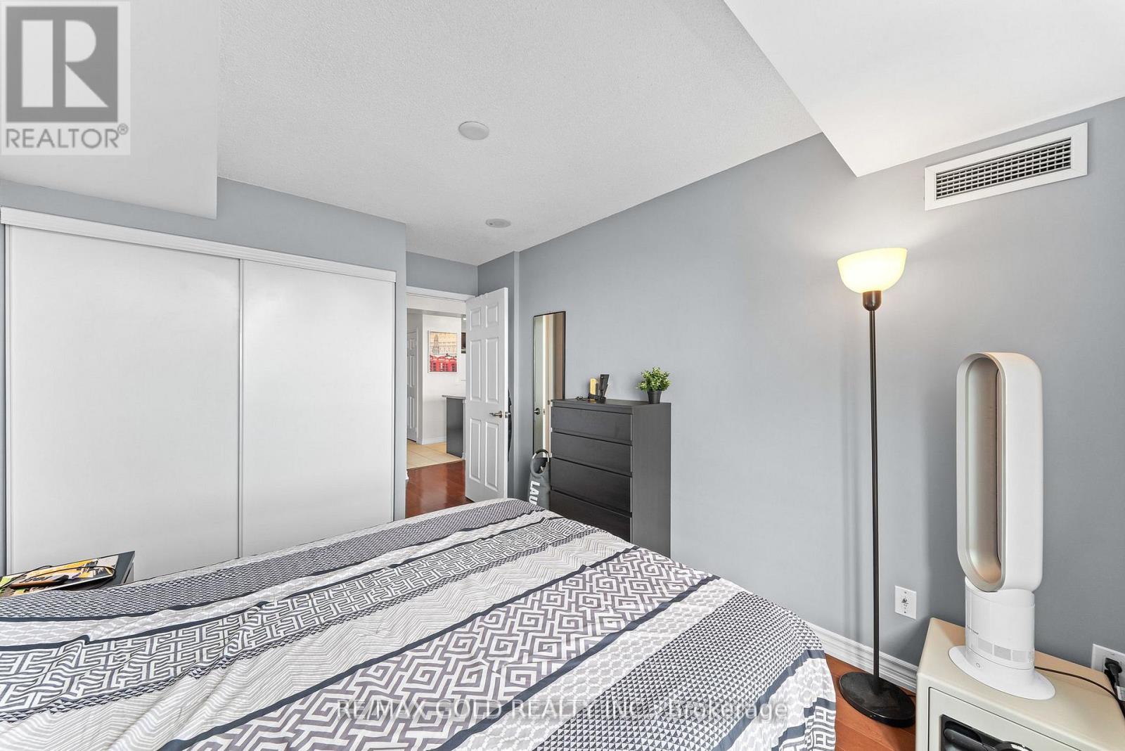 #1502 4889 KIMBERMOUNT AVENUE - 17