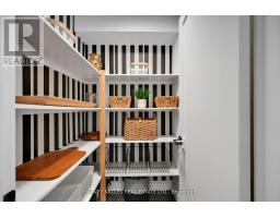 8 Circle Ridge, Toronto, ON M6L2H6 Photo 14