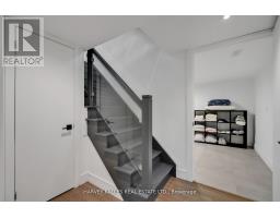 8 Circle Ridge, Toronto, ON M6L2H6 Photo 32