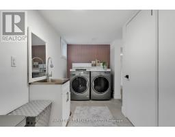 8 Circle Ridge, Toronto, ON M6L2H6 Photo 36