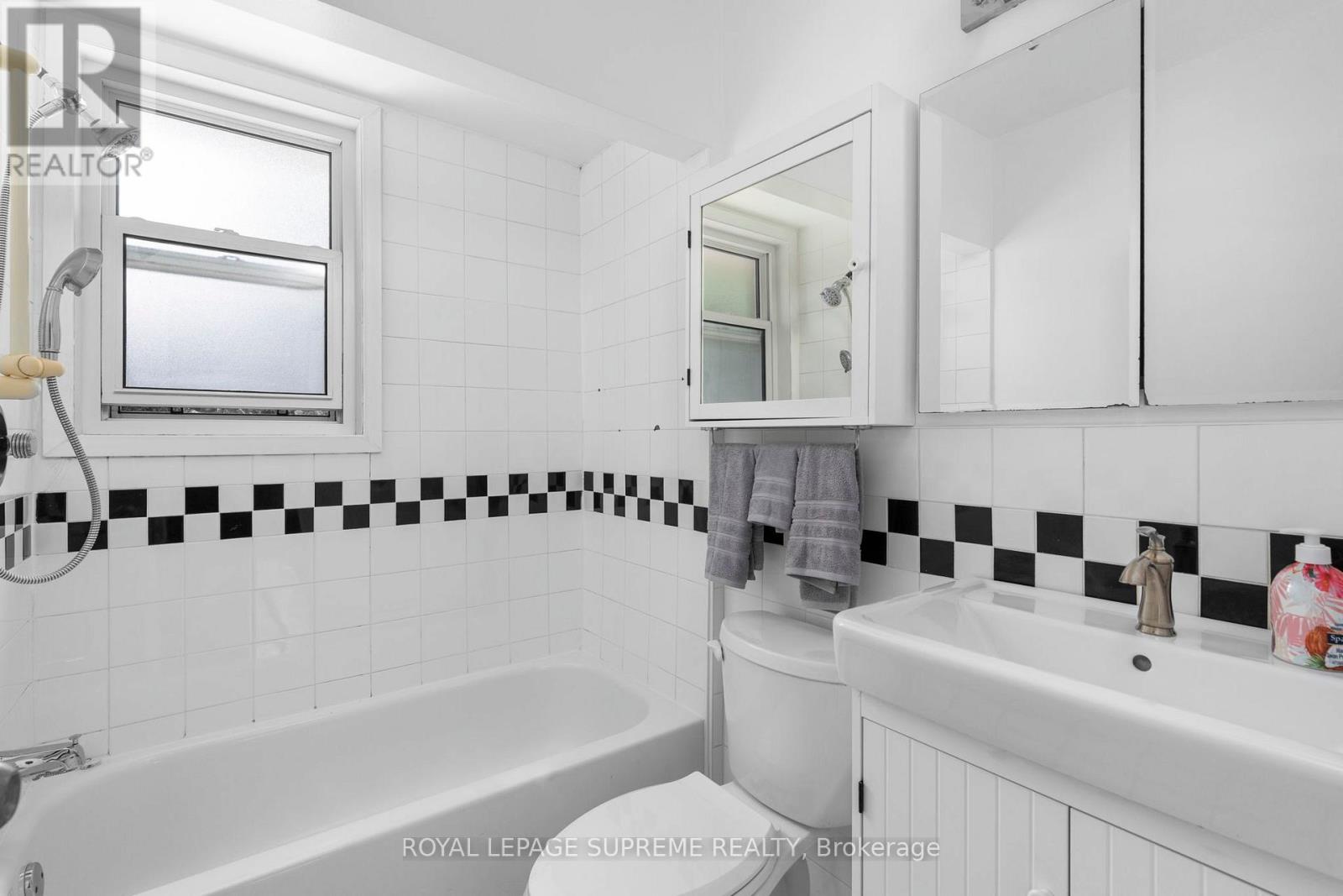 30 BENWAY DRIVE - 25