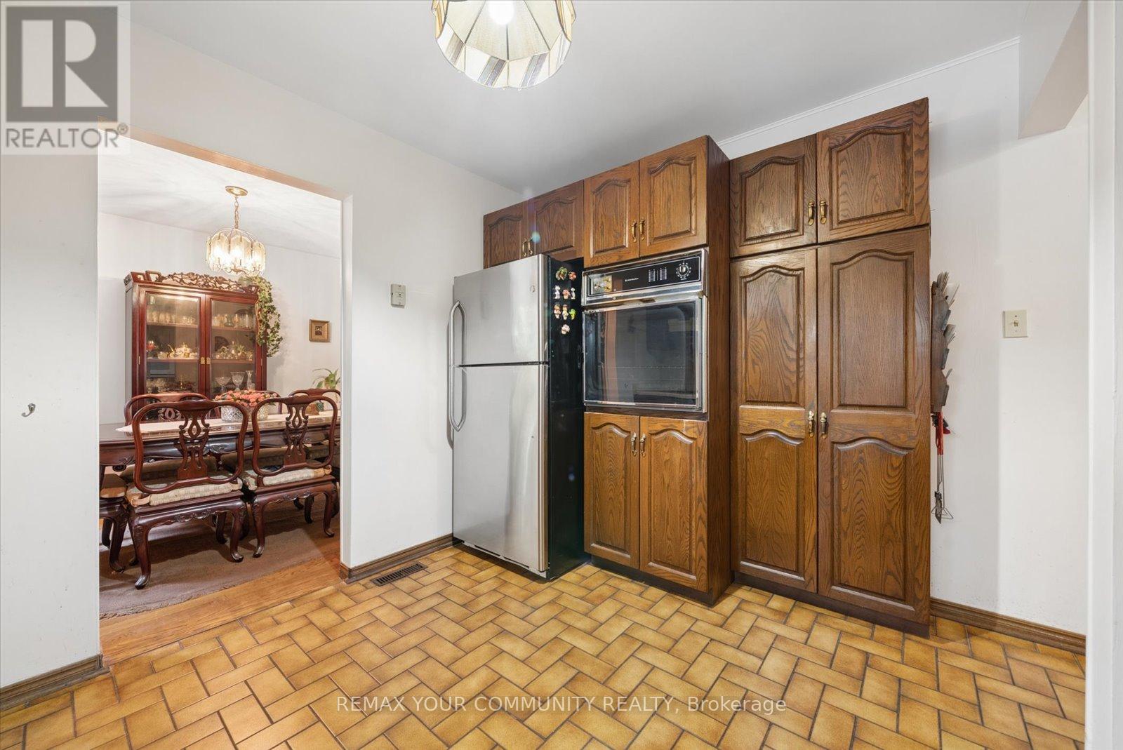 31 DELORAINE DRIVE - 11
