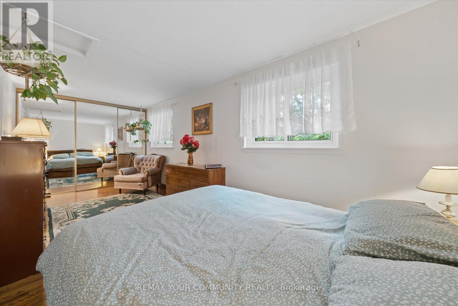 31 DELORAINE DRIVE - 18