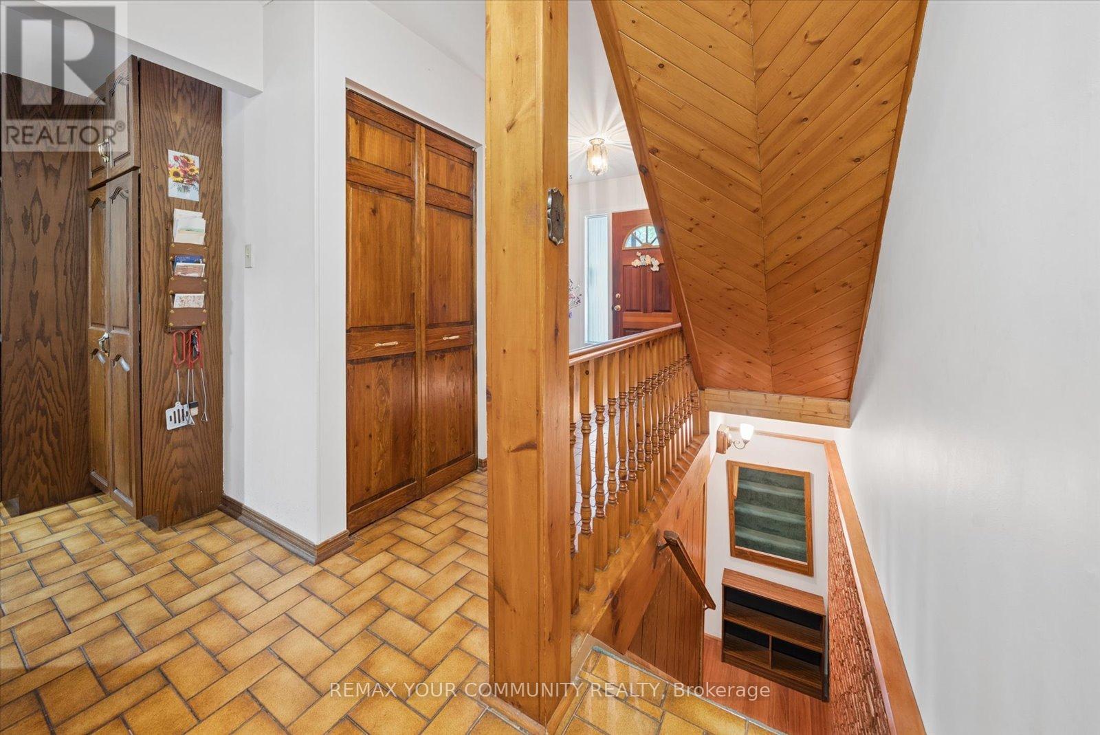 31 DELORAINE DRIVE - 23