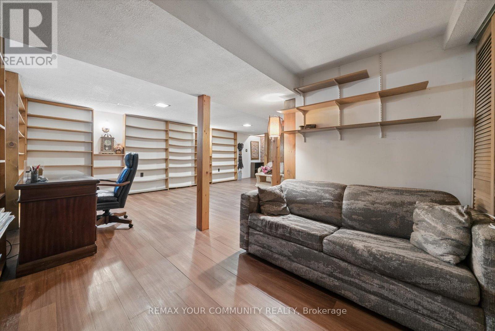 31 DELORAINE DRIVE - 26