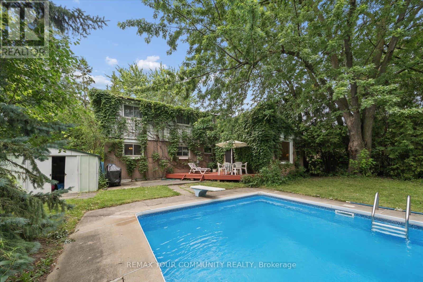 31 DELORAINE DRIVE - 34