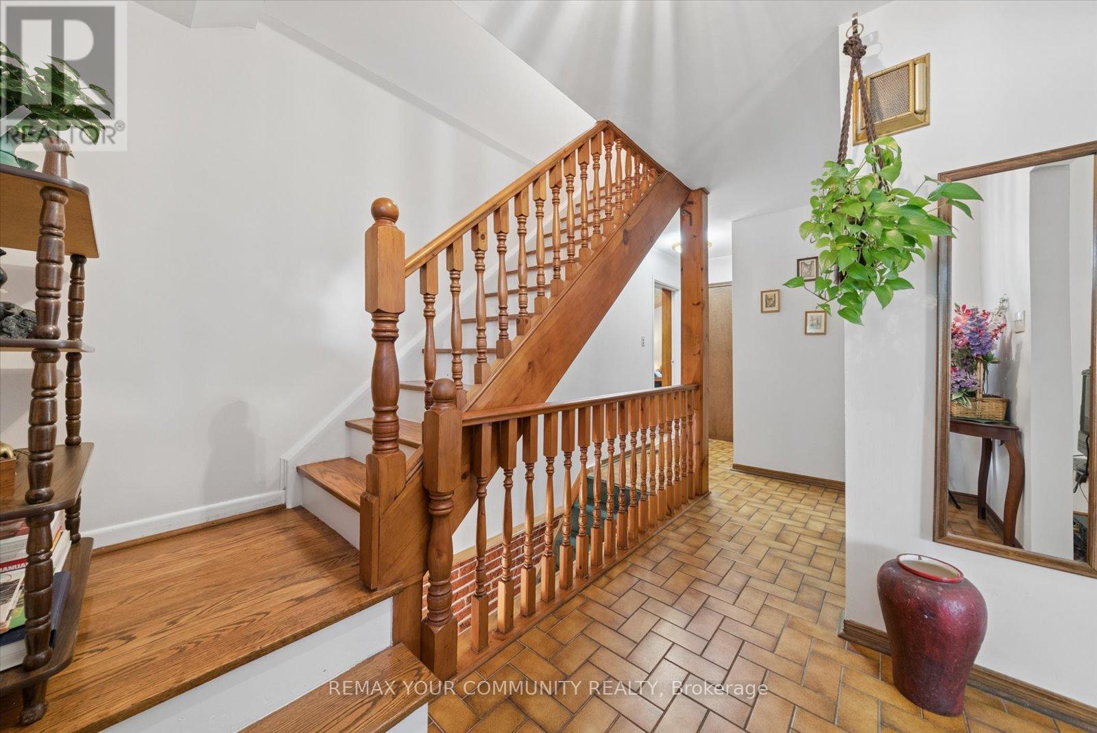 31 DELORAINE DRIVE - 4