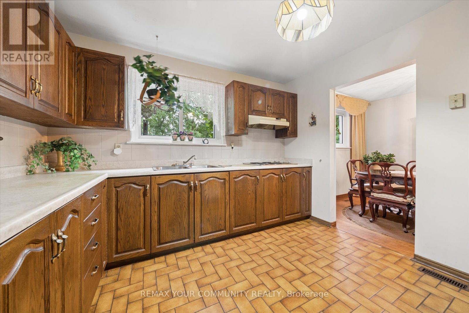 31 DELORAINE DRIVE - 9