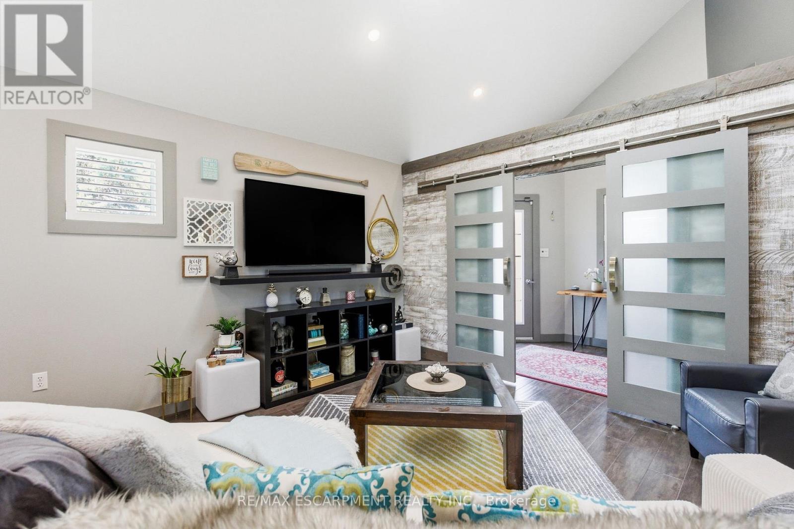10 ROCKHAVEN LANE - 7