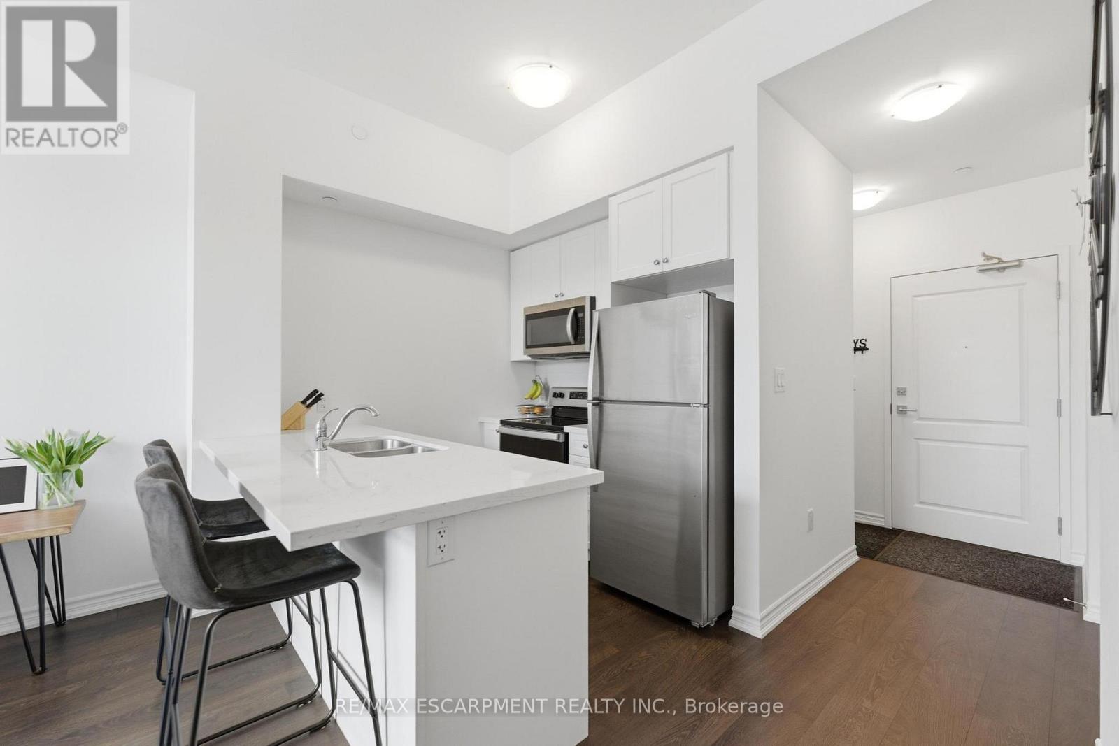 #112 460 DUNDAS STREET E - 3