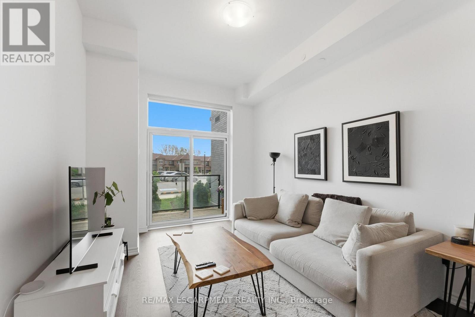 #112 460 DUNDAS STREET E - 7