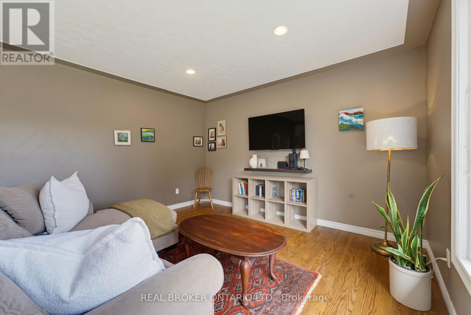 87 BALL STREET - 4