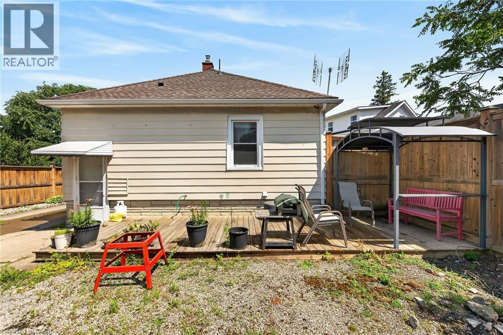 208 CARLTON Street - 46