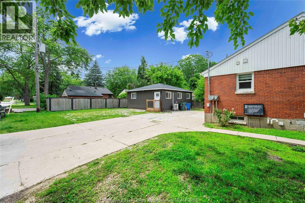 3495 LONGFELLOW AVENUE - 11