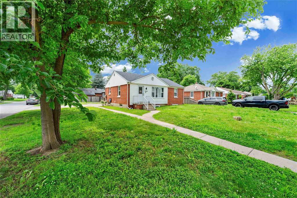 3495 LONGFELLOW AVENUE - 8