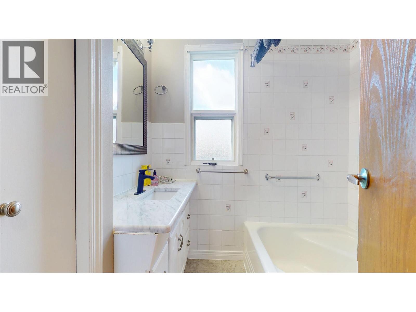 331 10th Avenue S - 23