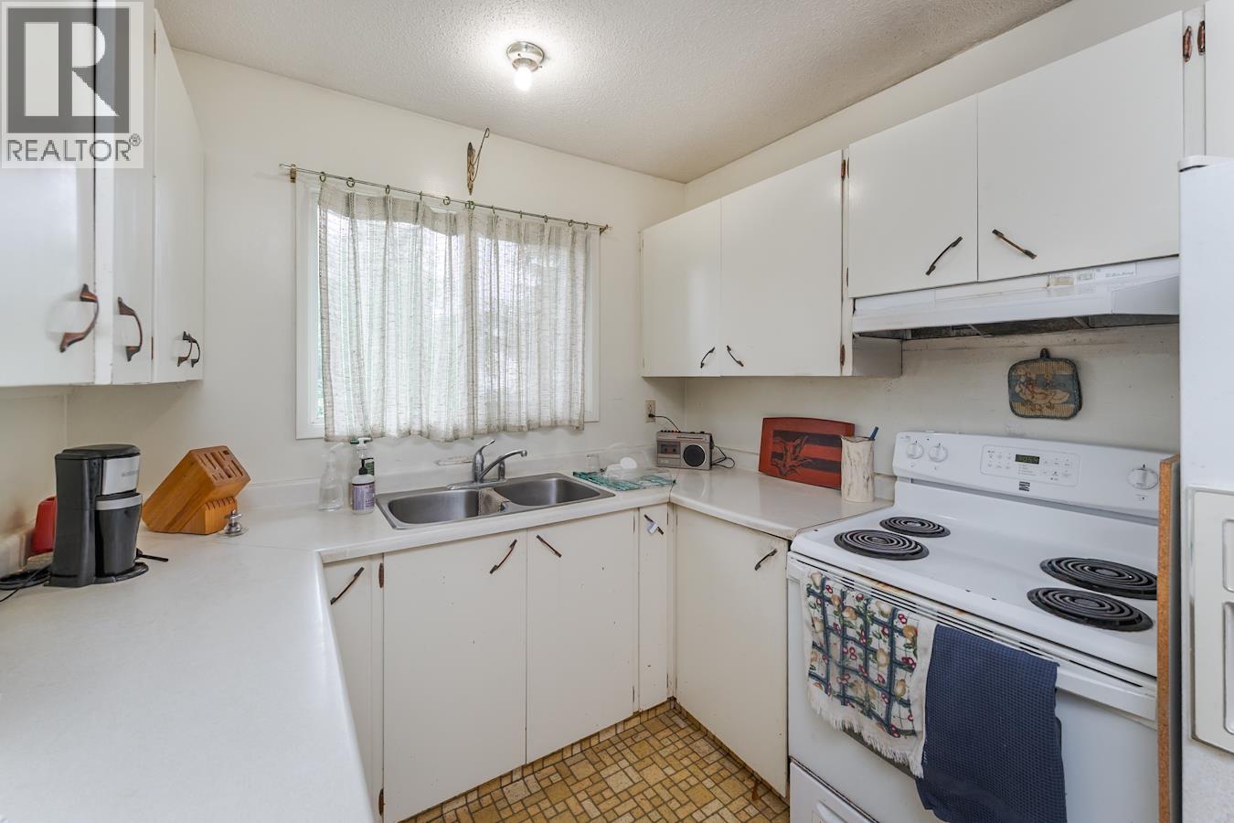 Photo 10 of 24 — 298 N LYON STREET · Prince George, BC