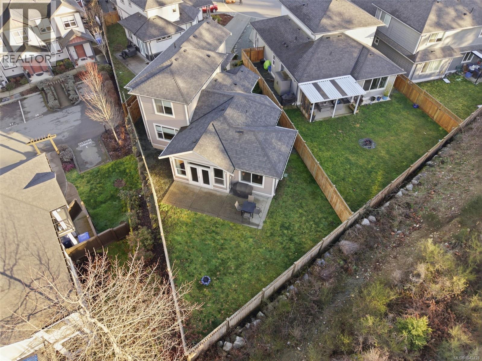 751 James Pl - 39