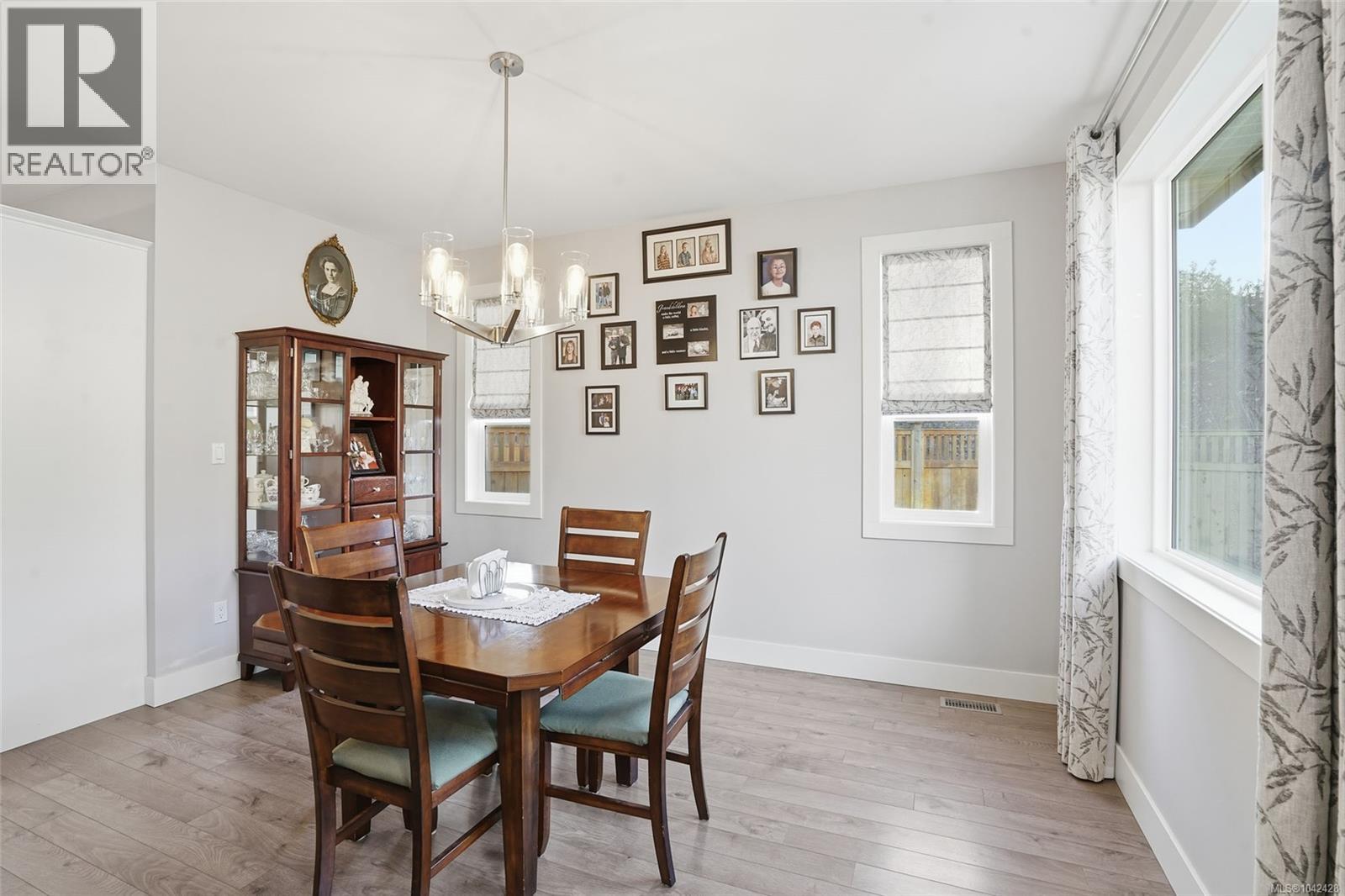 751 James Pl - 13