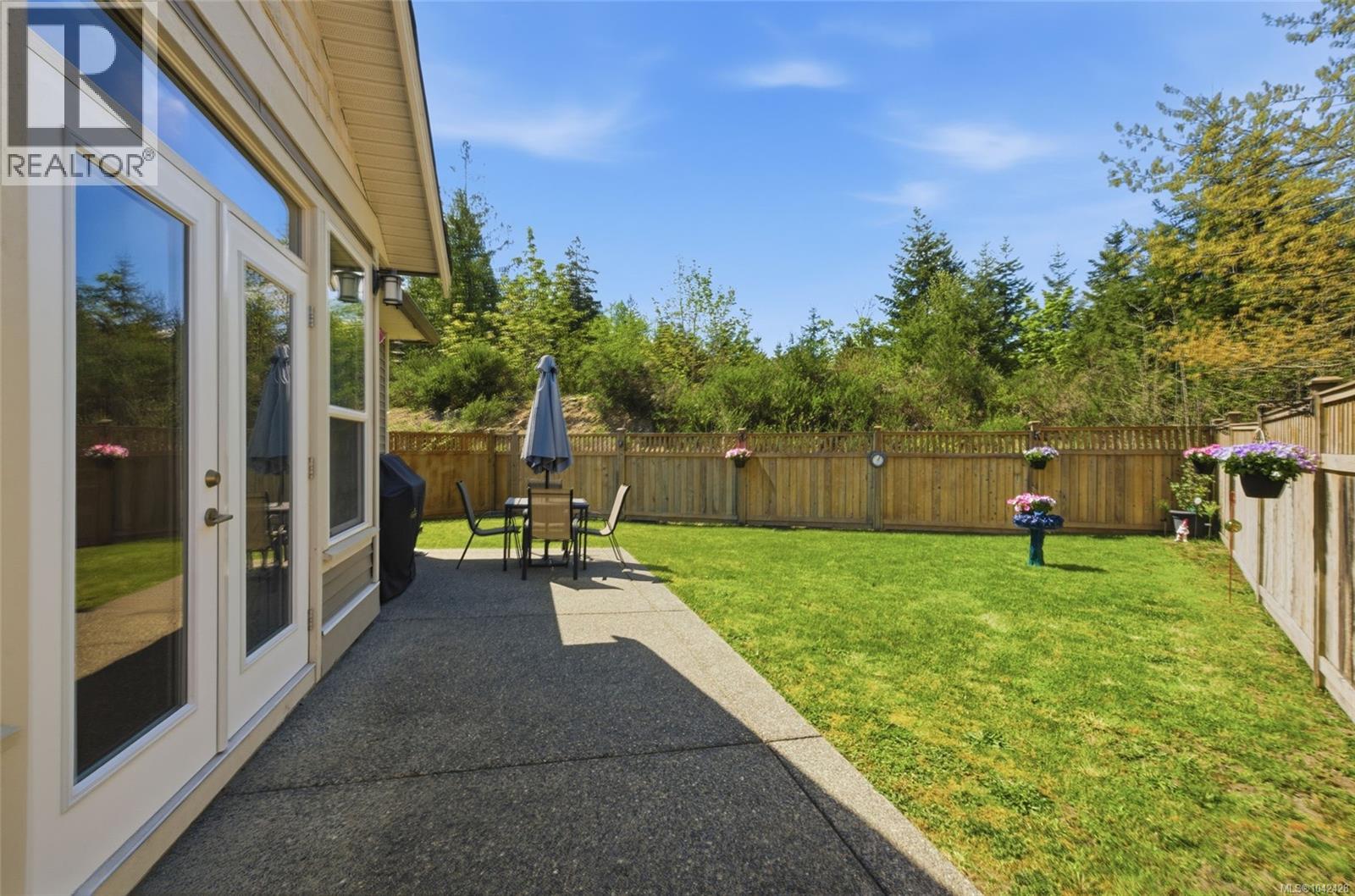 751 James Pl - 34