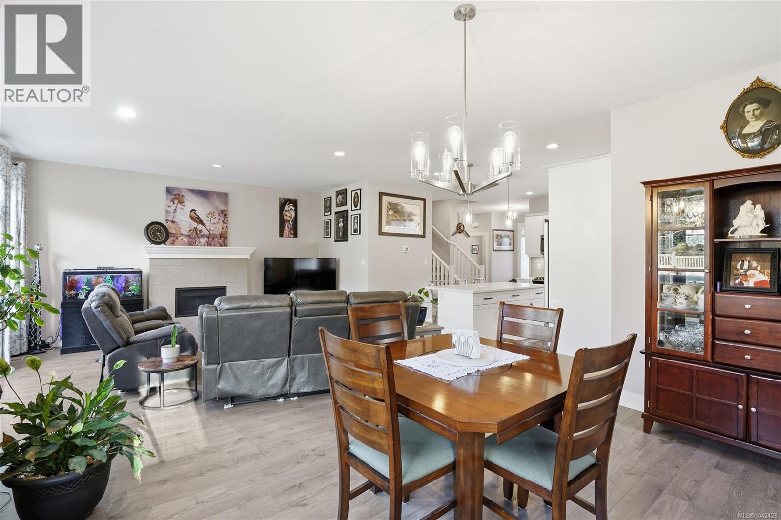 751 James Pl - 14
