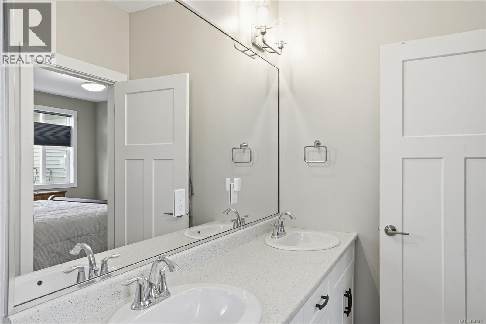 751 James Pl - 22