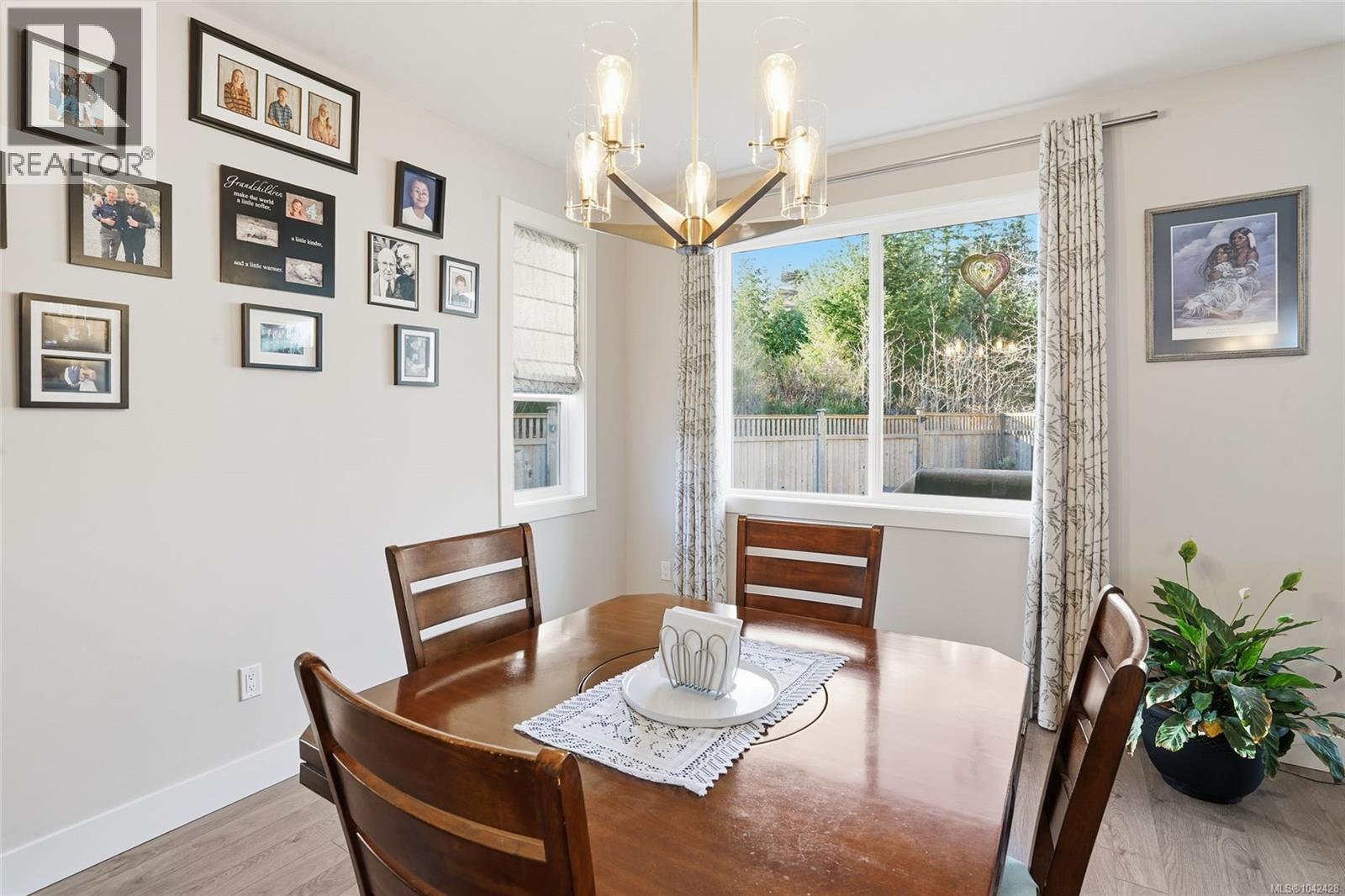 751 James Pl - 16