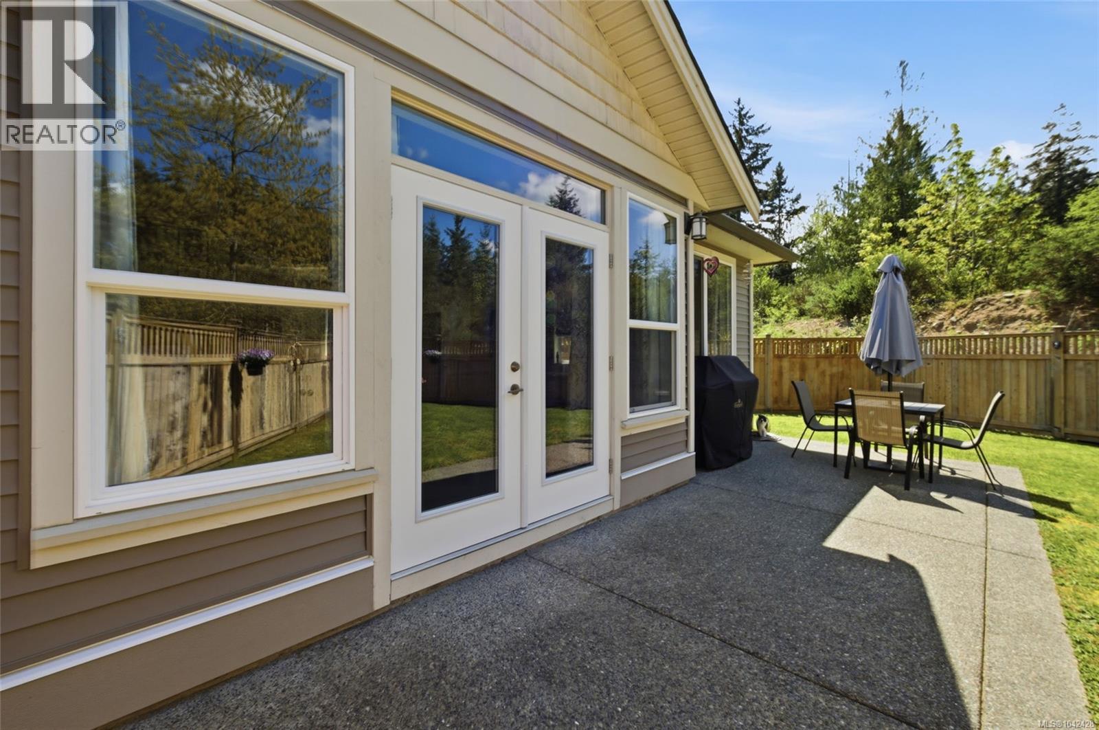751 James Pl - Image 33