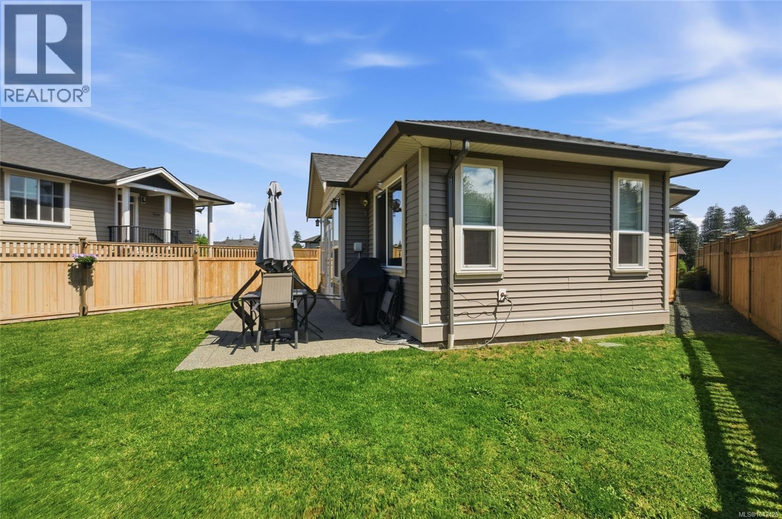 751 James Pl - 35