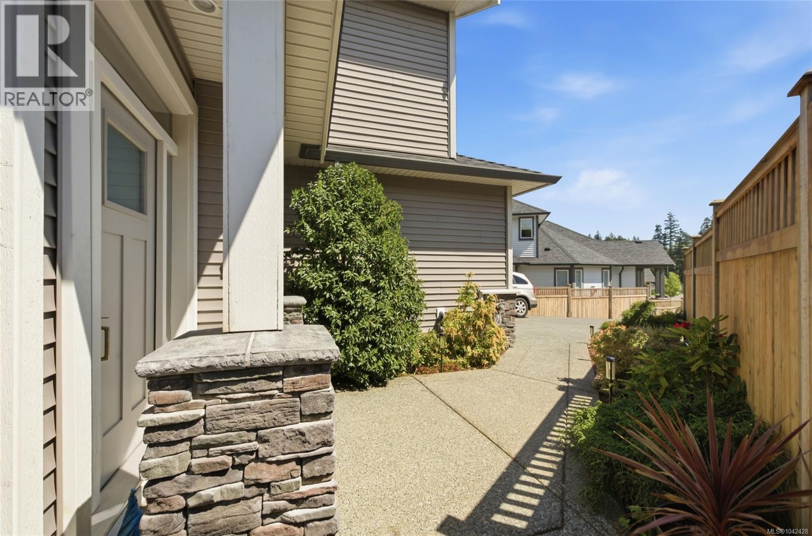 751 James Pl - 31