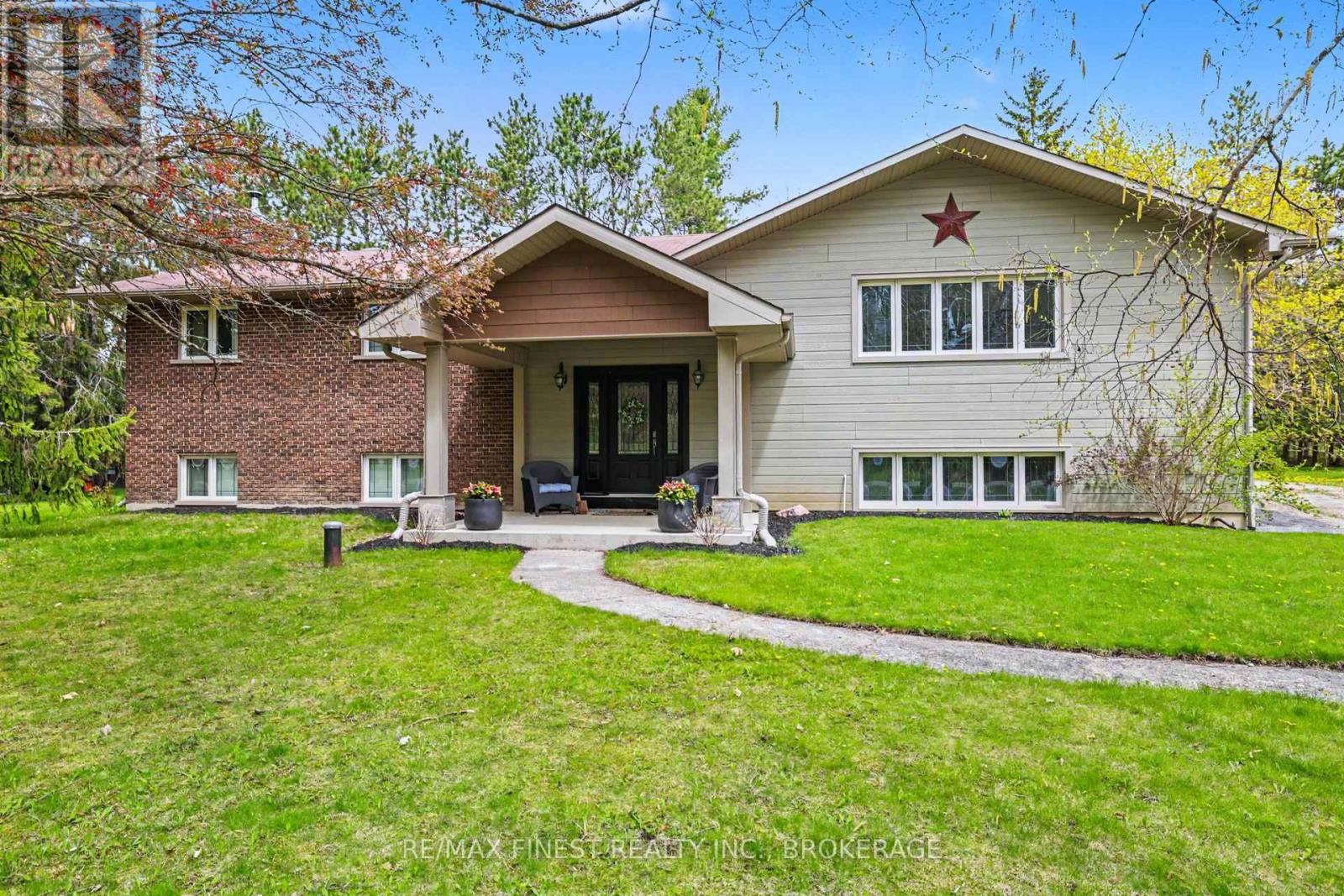 2518 RIDEAU FERRY ROAD - 1