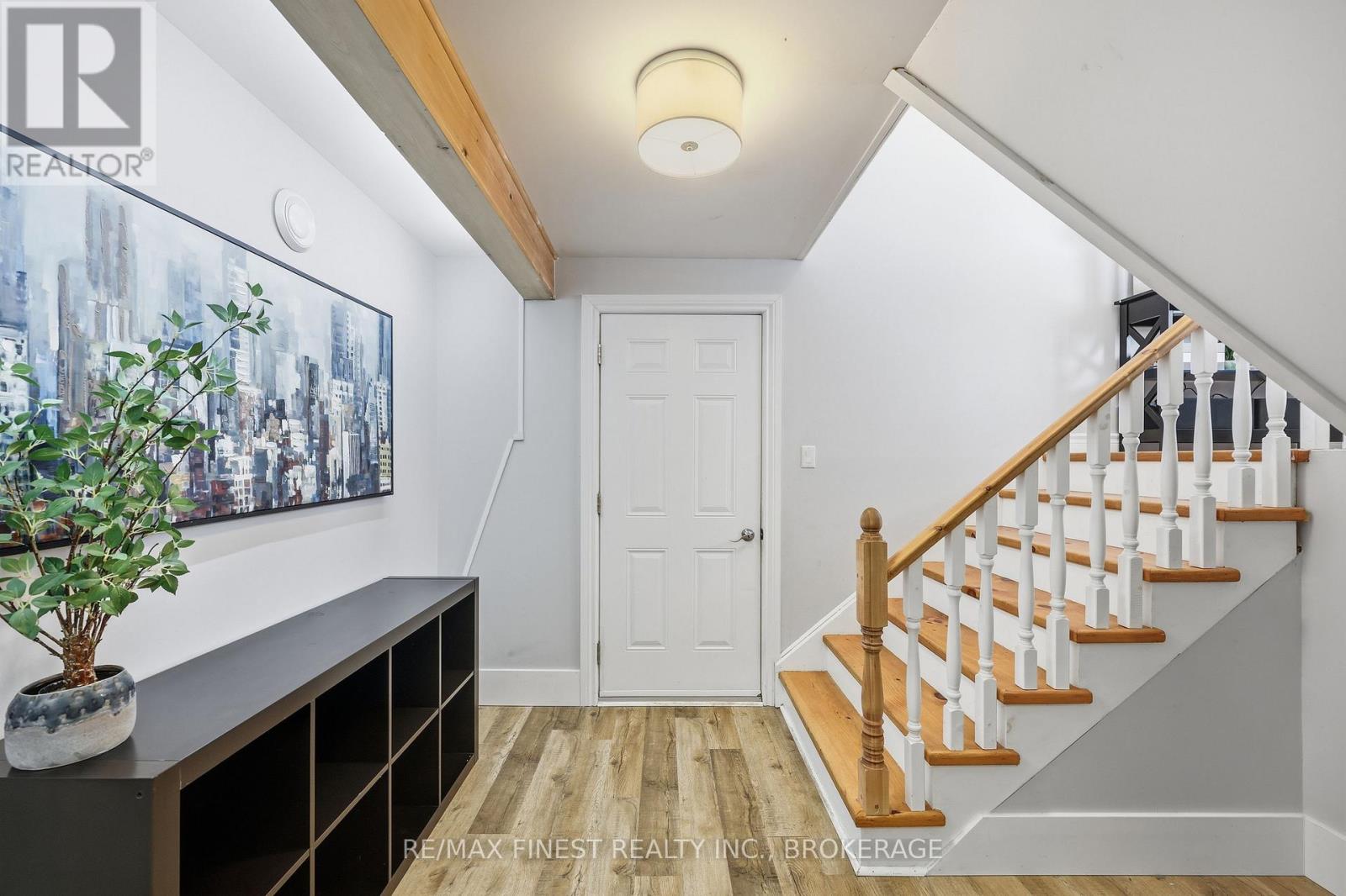 2518 RIDEAU FERRY ROAD - 32