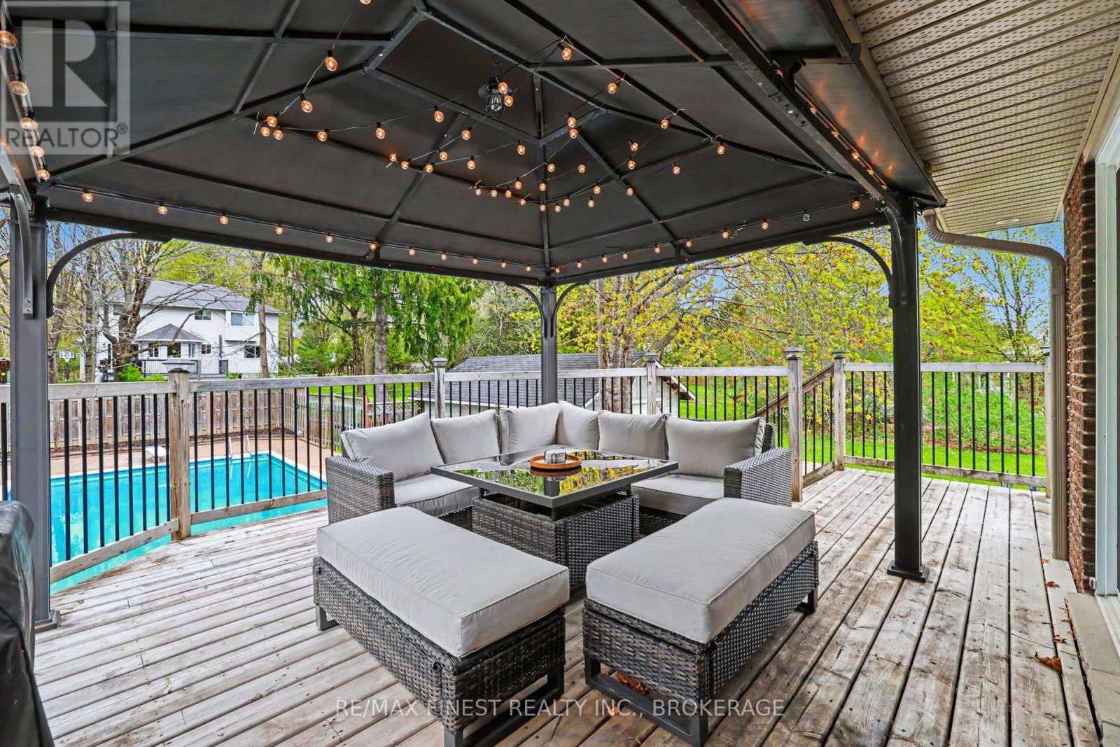 2518 RIDEAU FERRY ROAD - 37
