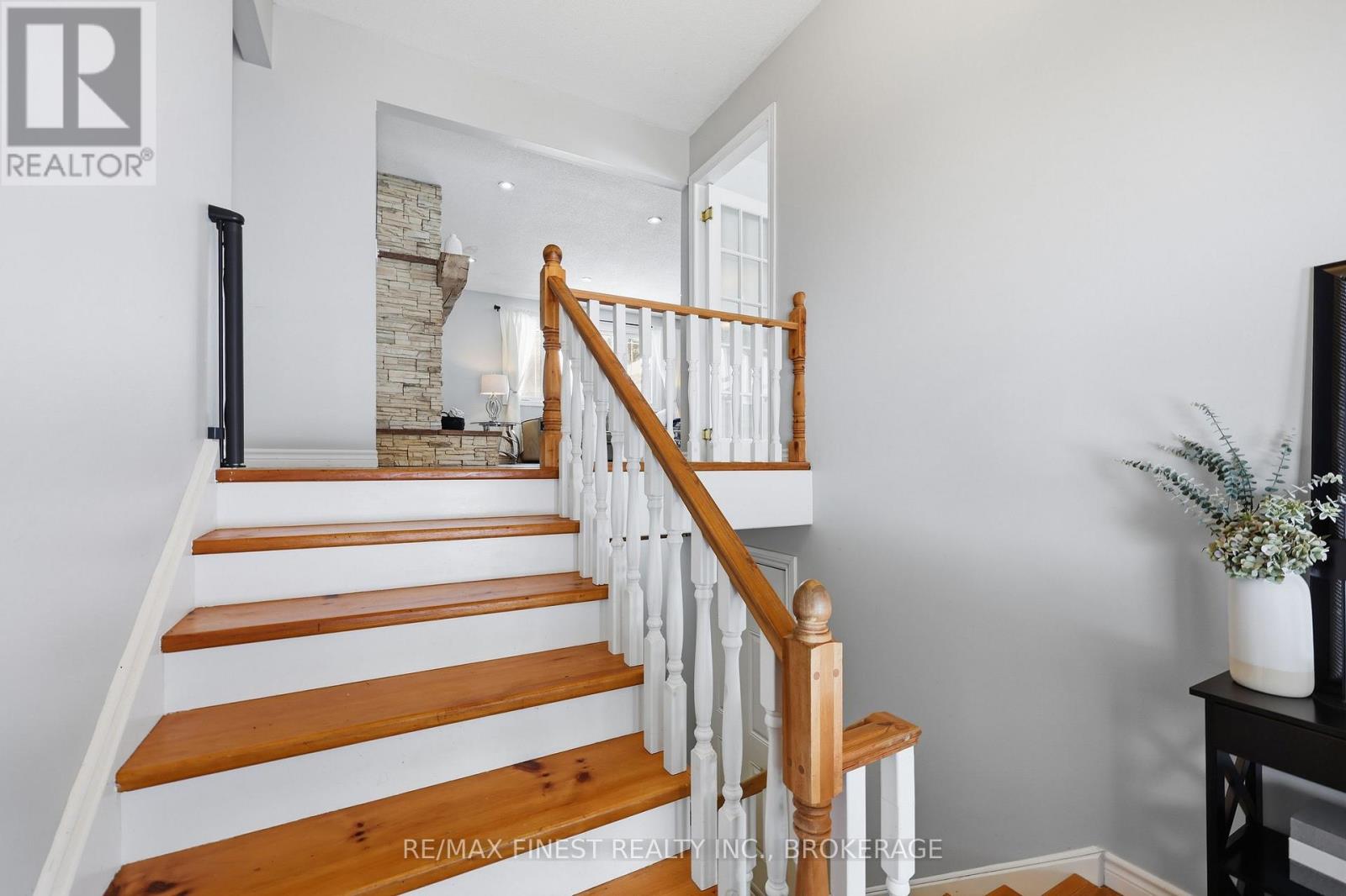 2518 RIDEAU FERRY ROAD - 4