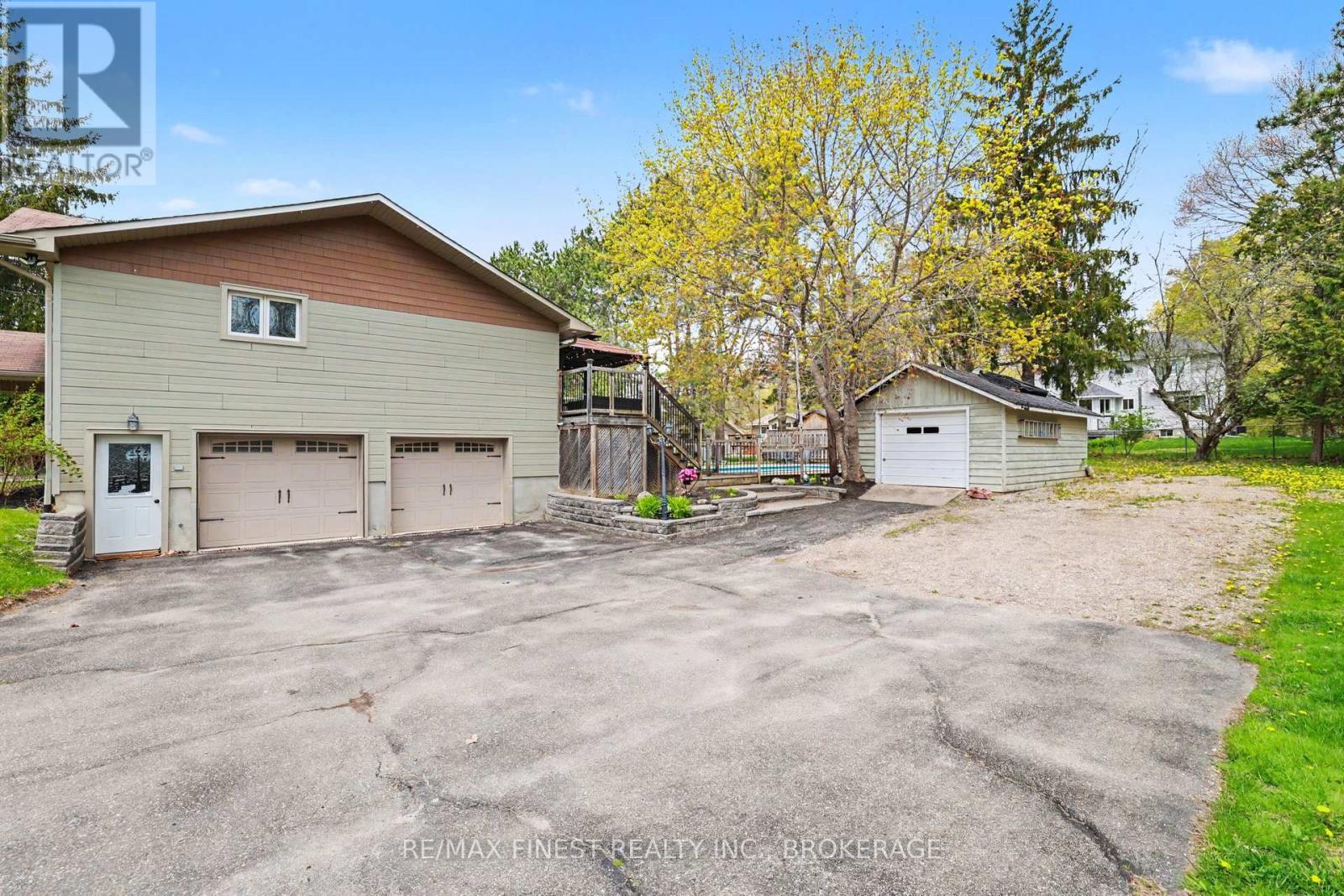 2518 RIDEAU FERRY ROAD - 41