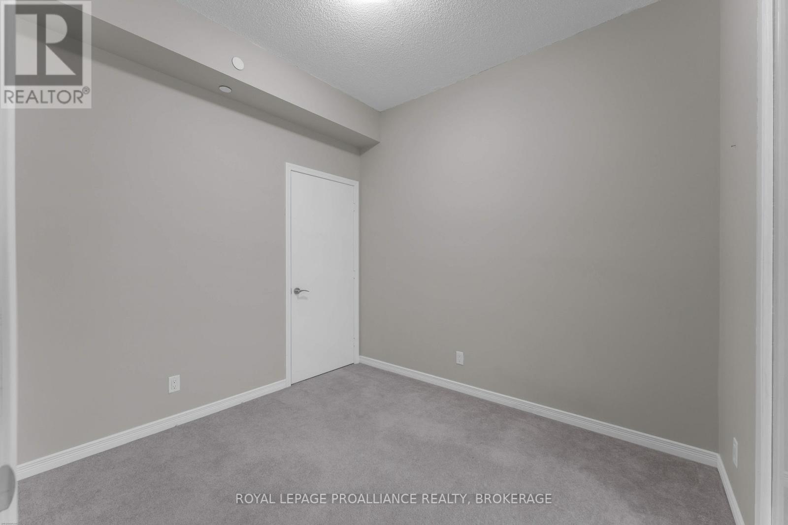 #813 121 QUEEN STREET - 22