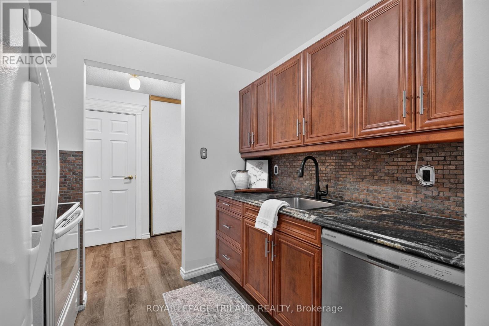 #102 735 DEVERON CRESCENT - 10