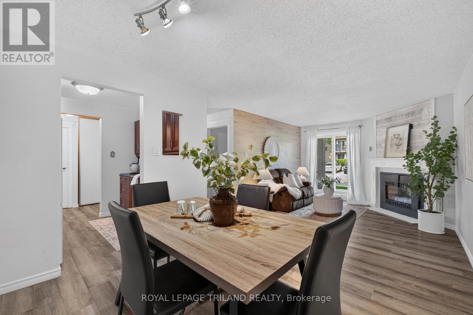#102 735 DEVERON CRESCENT - 11