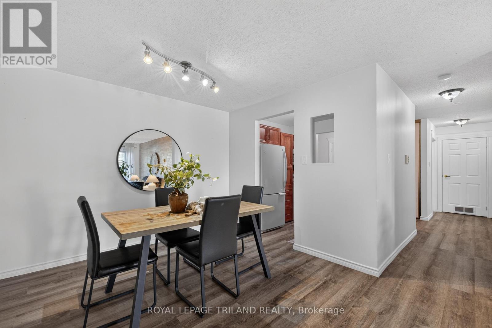 #102 735 DEVERON CRESCENT - 12