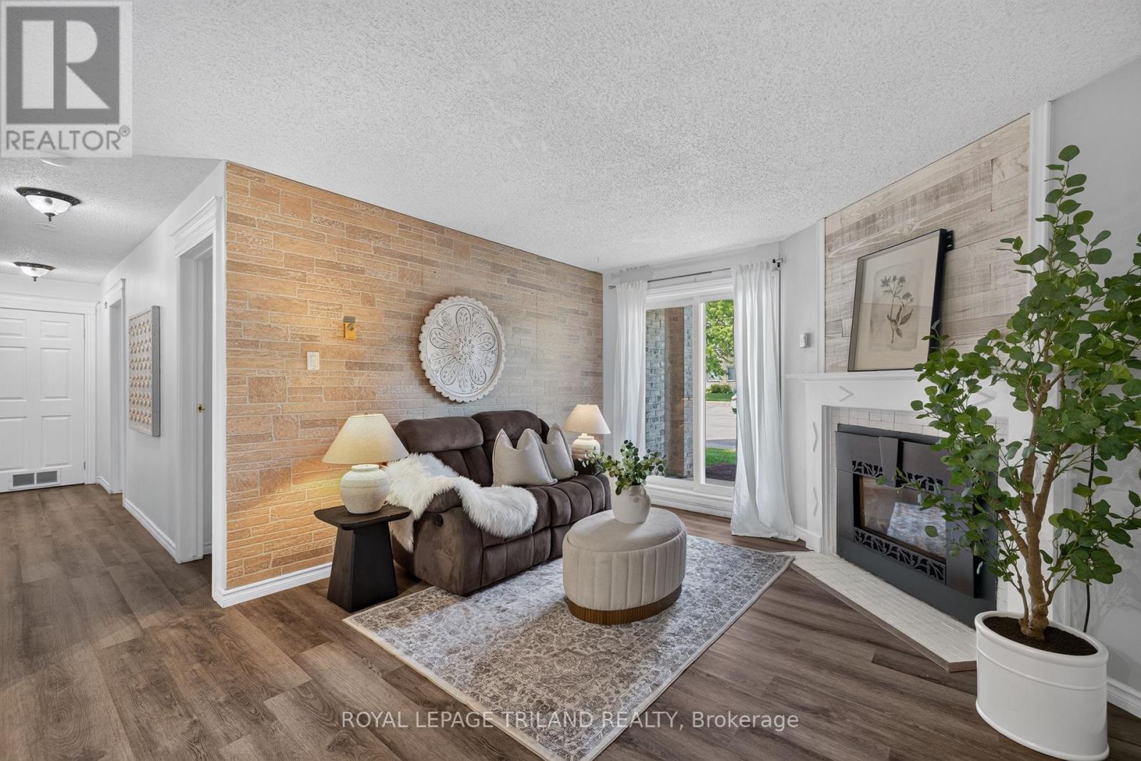 #102 735 DEVERON CRESCENT - 14
