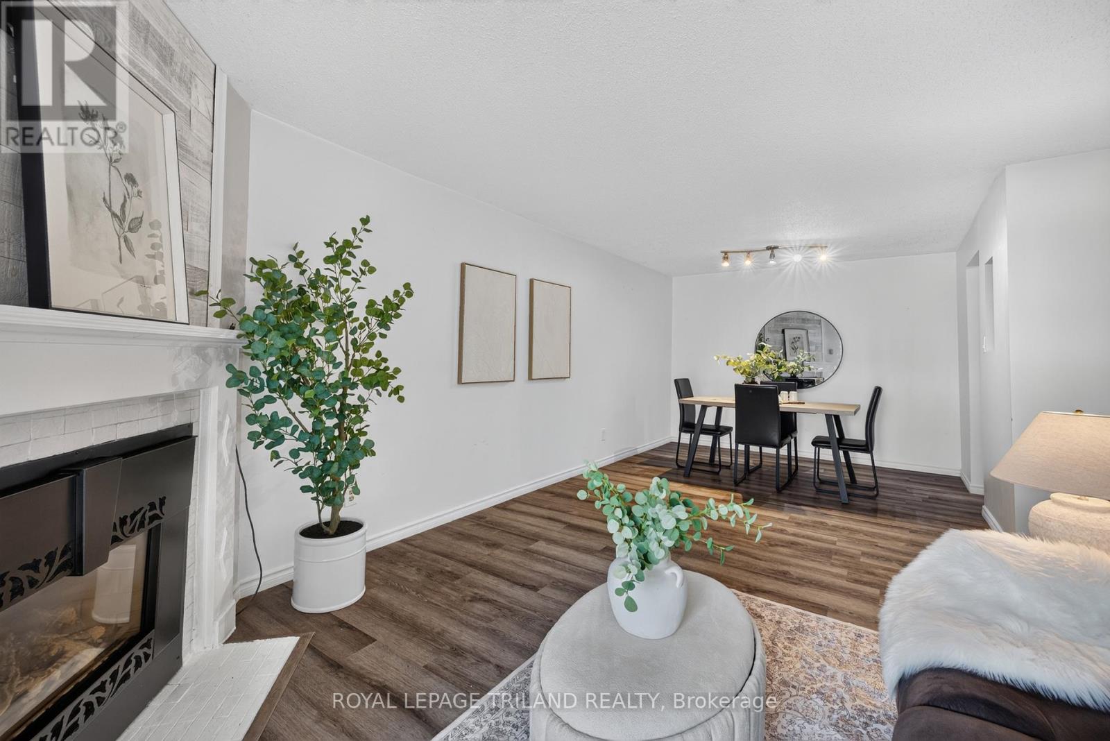 #102 735 DEVERON CRESCENT - 16