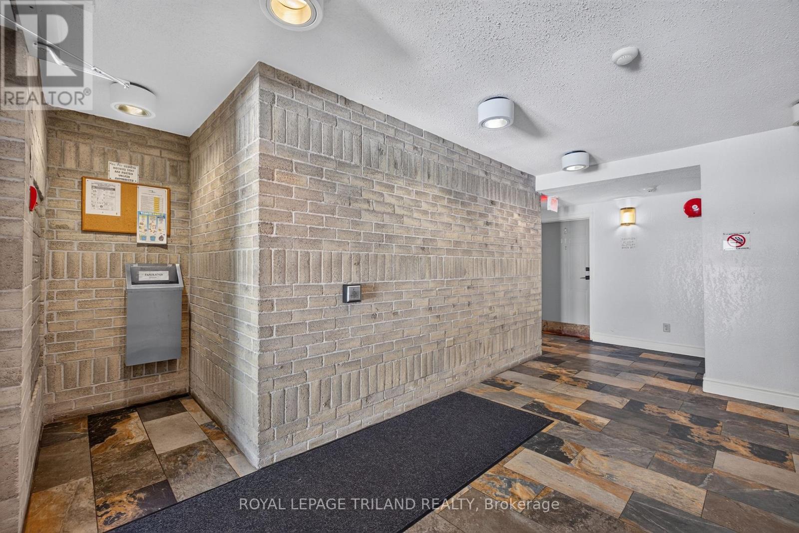 #102 735 DEVERON CRESCENT - 25