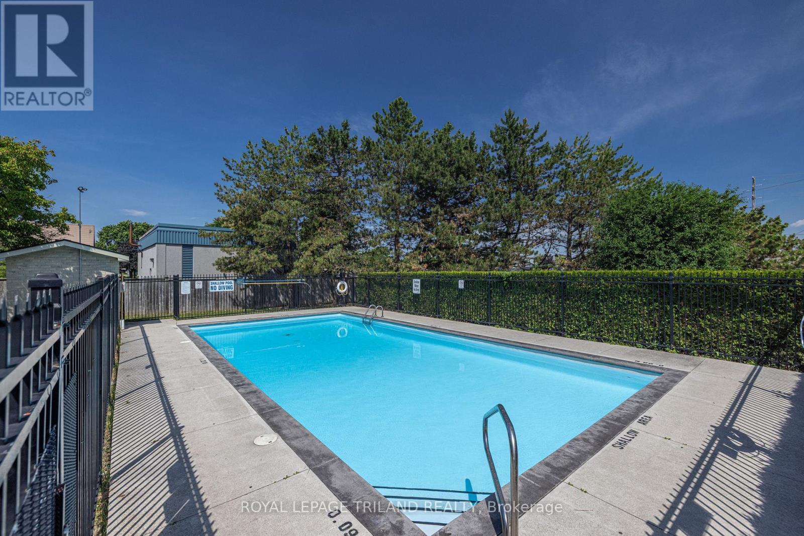#102 735 DEVERON CRESCENT - 32