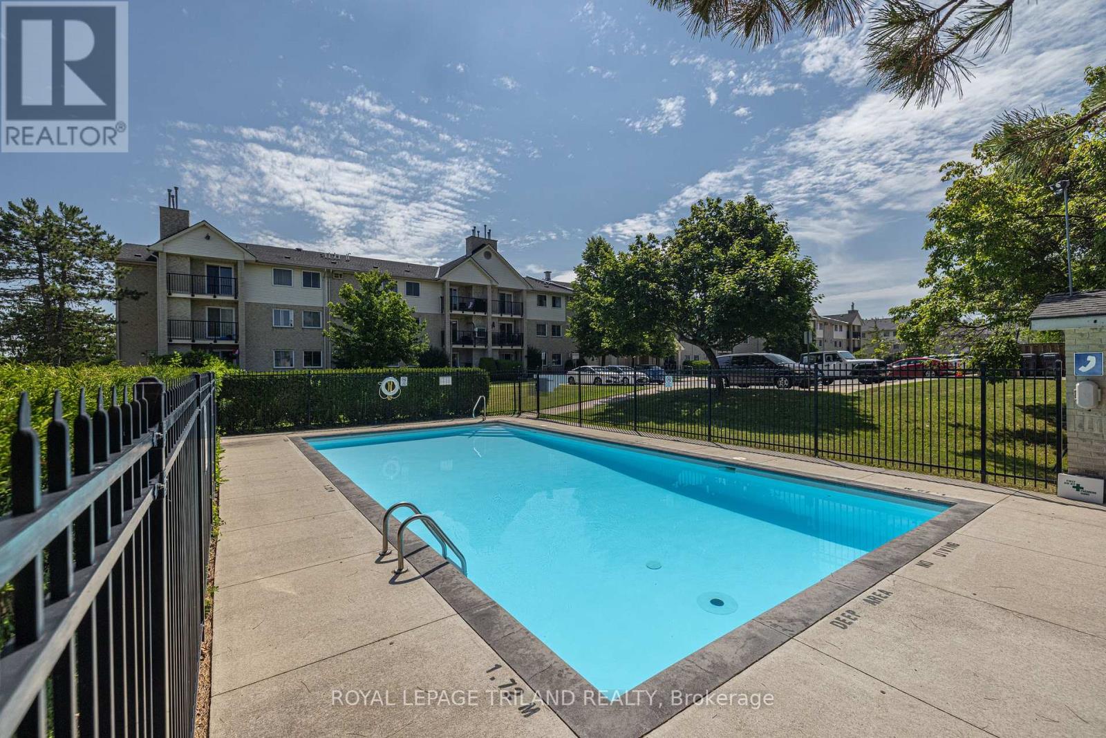 #102 735 DEVERON CRESCENT - 33